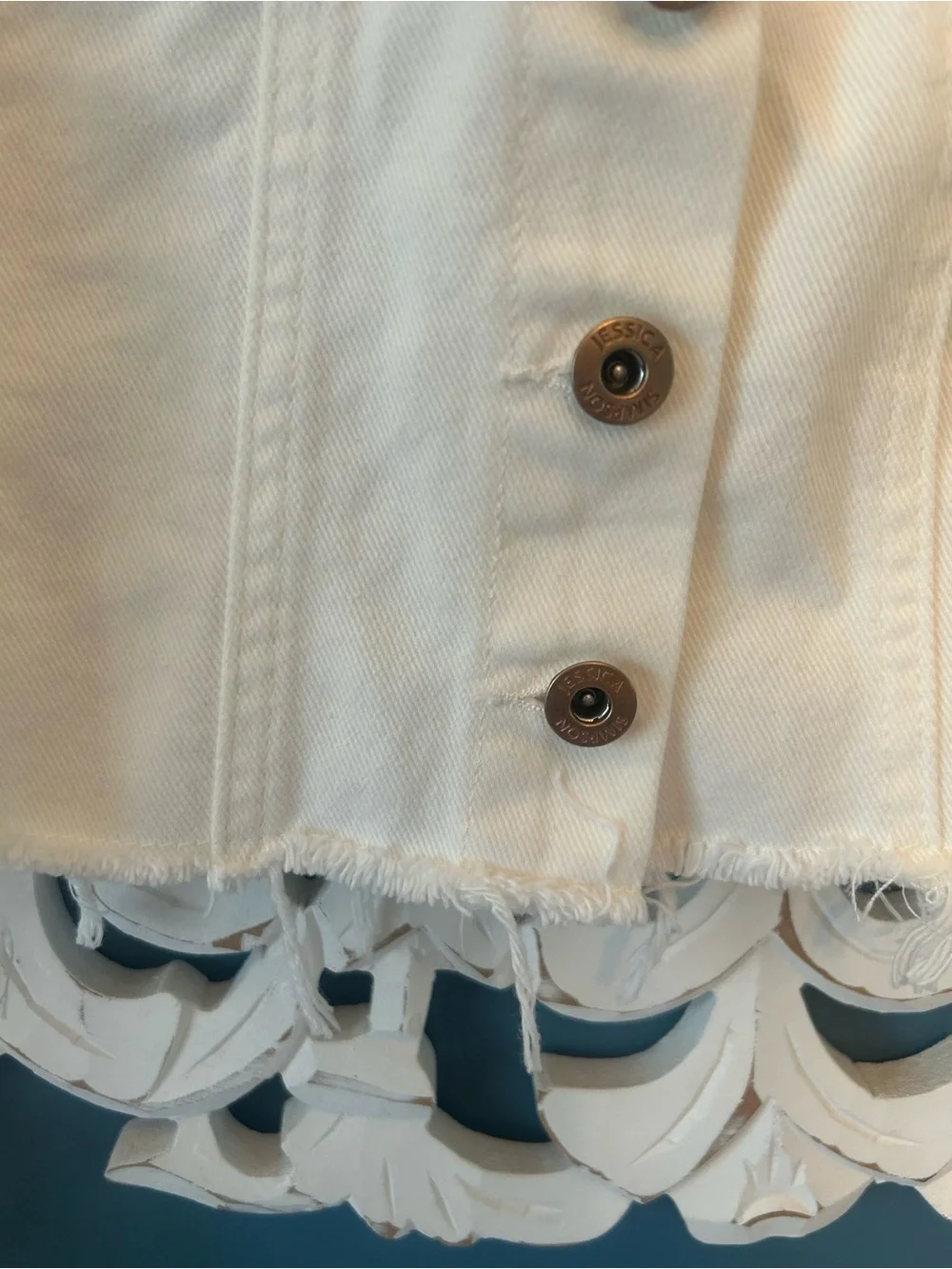 NWT Jessica Simpson White Embroidered Cropped Denim Jacket - Picture 4 of 6